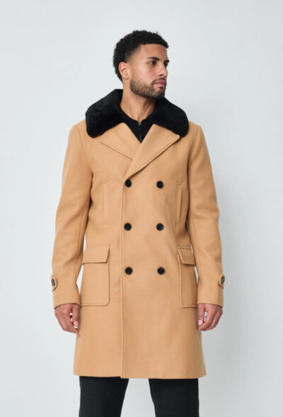 Buttoned coat with fur collar